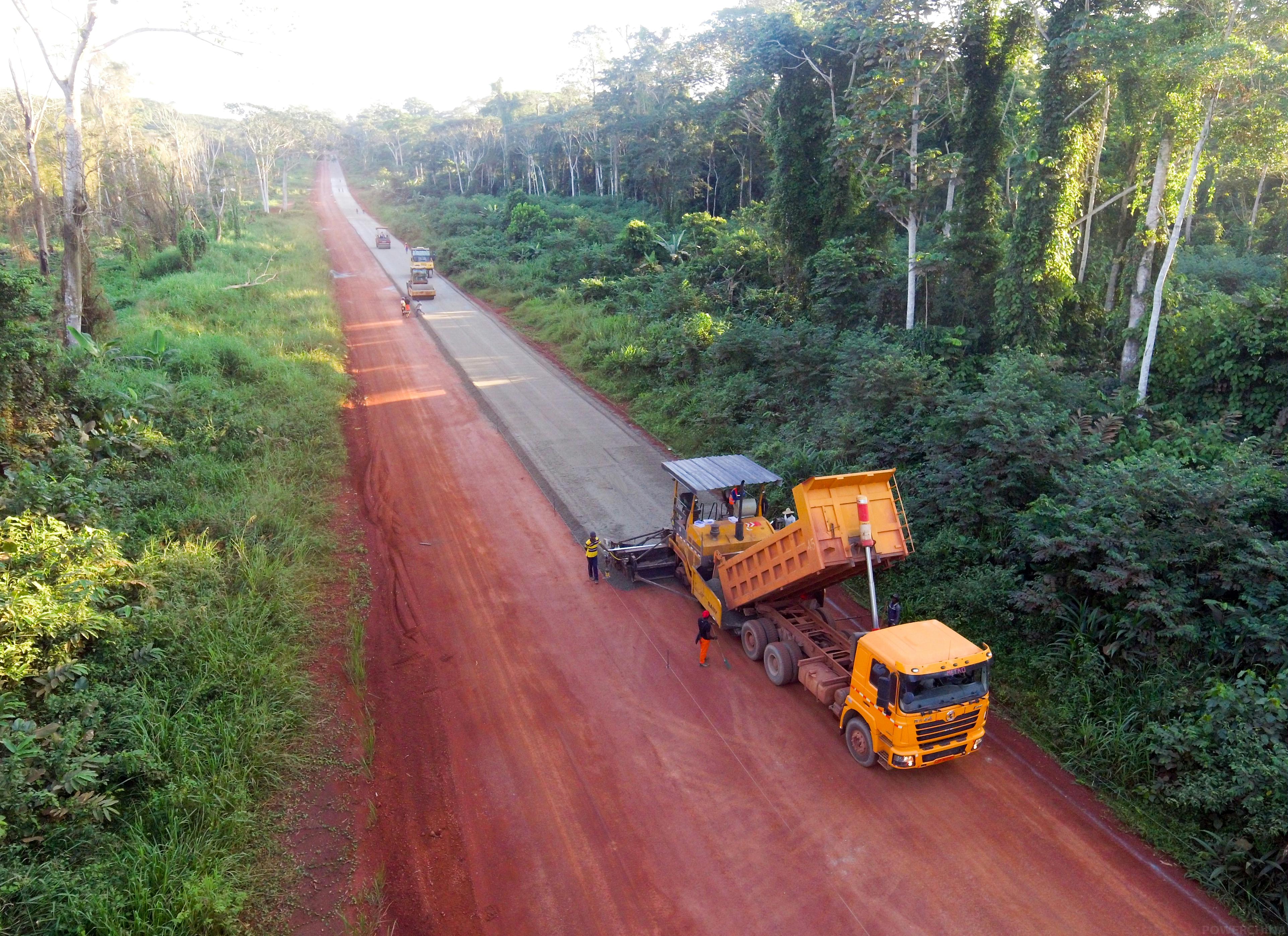 公路：路基、路面、桥梁、涵洞、隧道